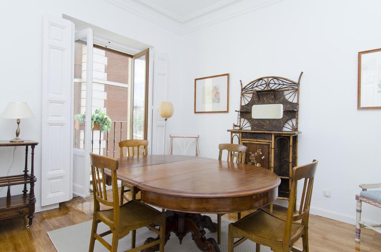 Apartamento Paseo Del Prado II En Madri Exterior foto